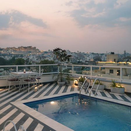 Hotel Naren Villa อุเดเปอร์ ภายนอก รูปภาพ