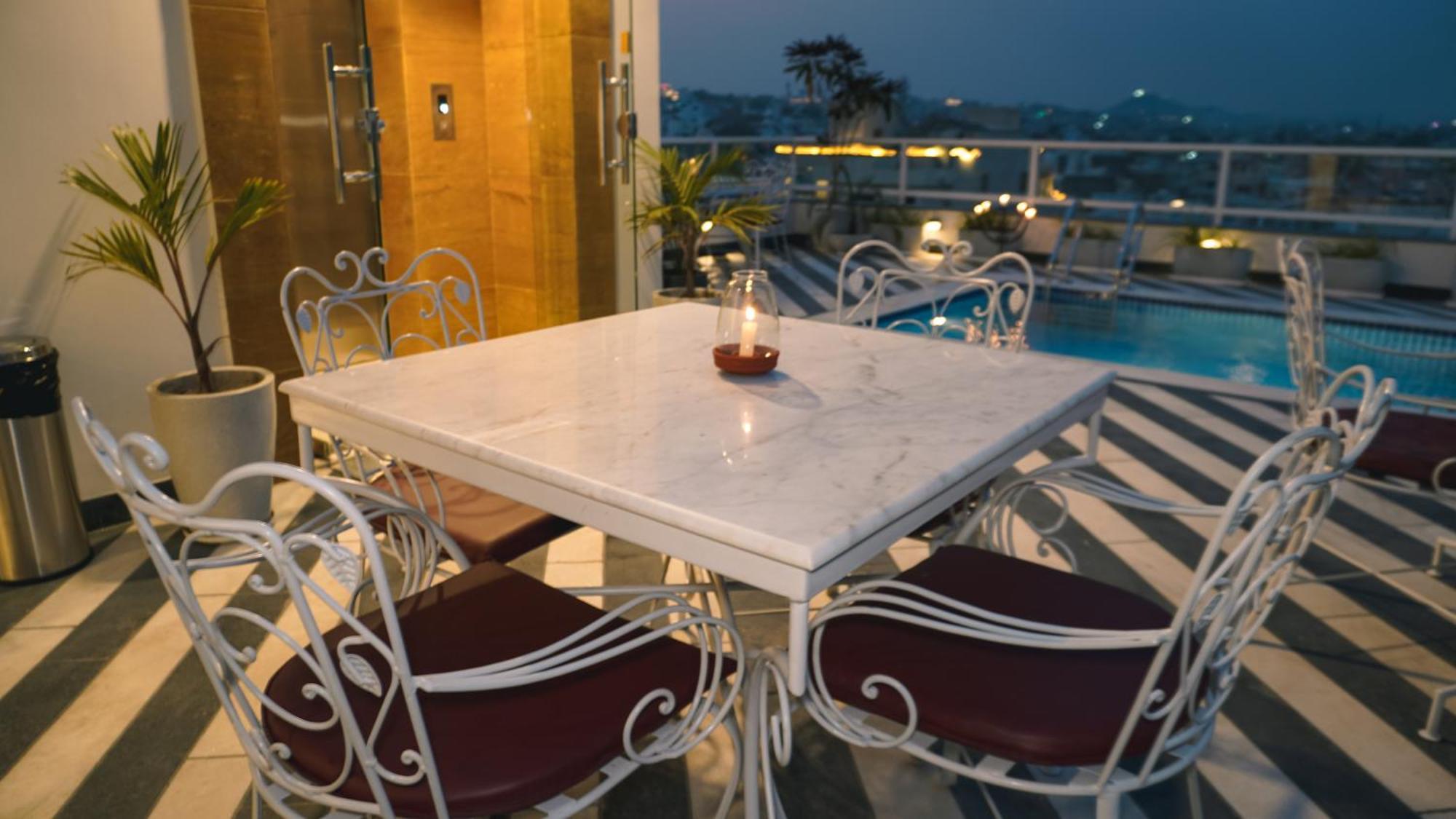 Hotel Naren Villa อุเดเปอร์ ภายนอก รูปภาพ