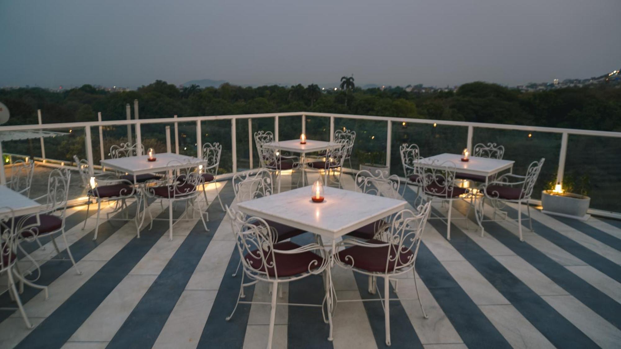 Hotel Naren Villa อุเดเปอร์ ภายนอก รูปภาพ