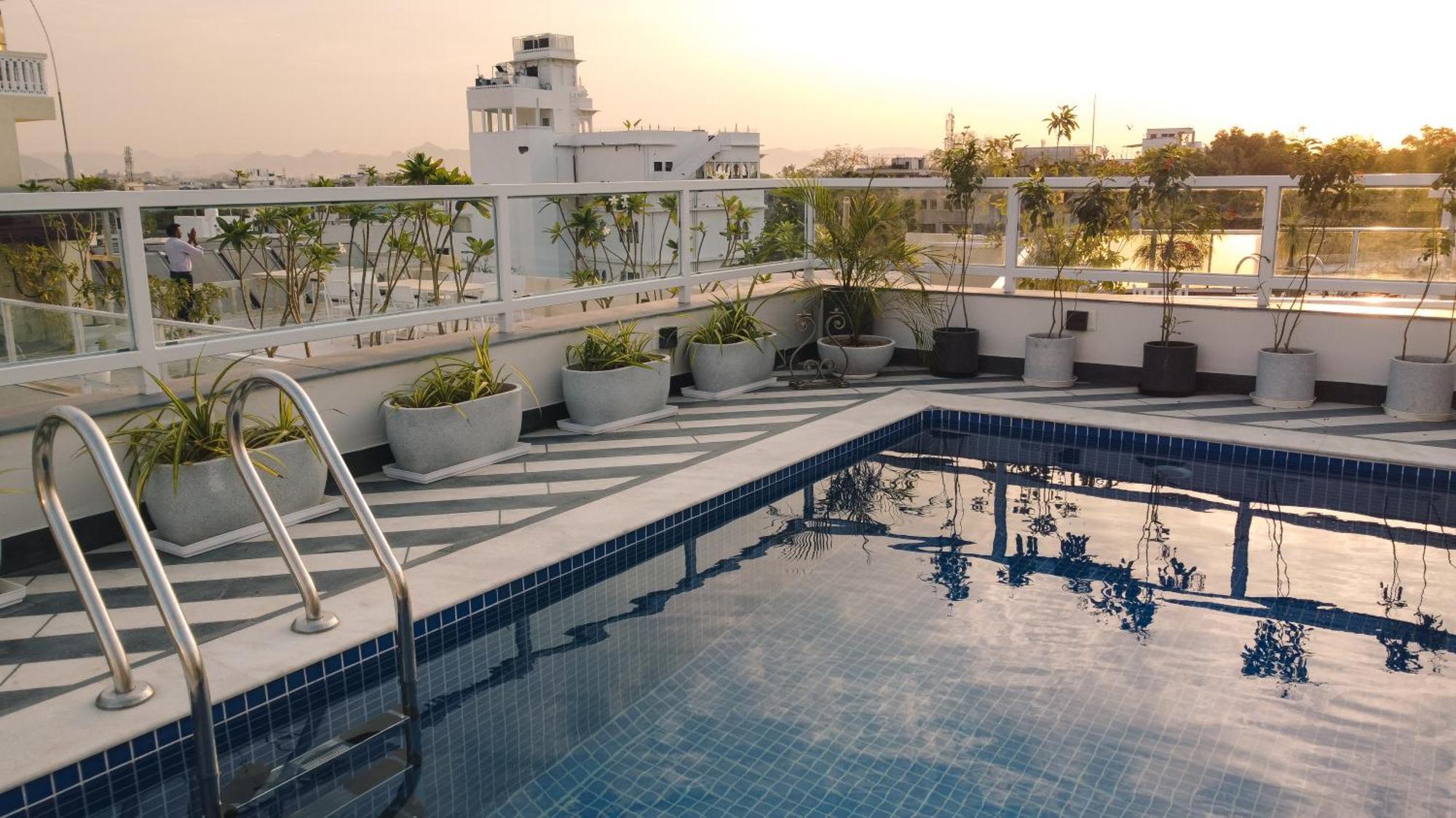 Hotel Naren Villa อุเดเปอร์ ภายนอก รูปภาพ