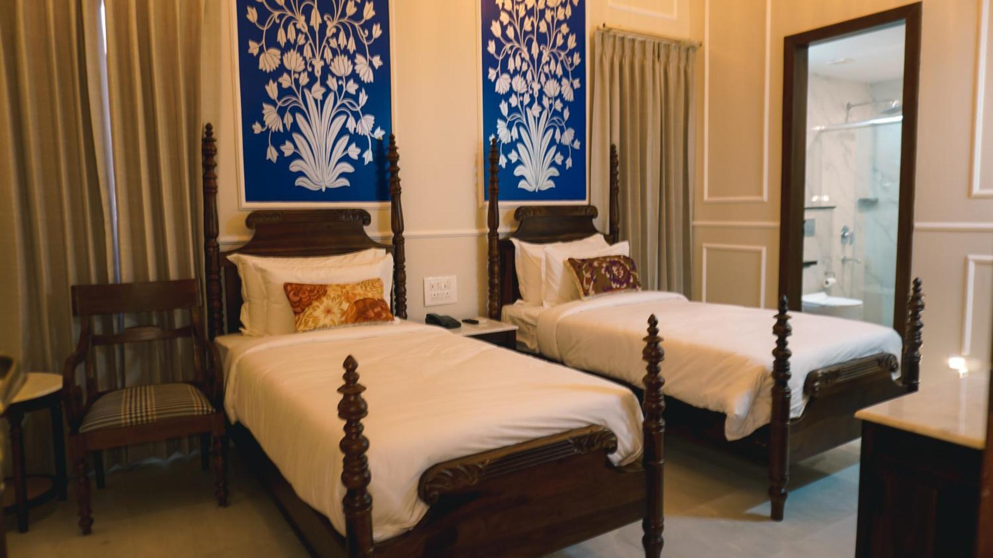 Hotel Naren Villa อุเดเปอร์ ภายนอก รูปภาพ