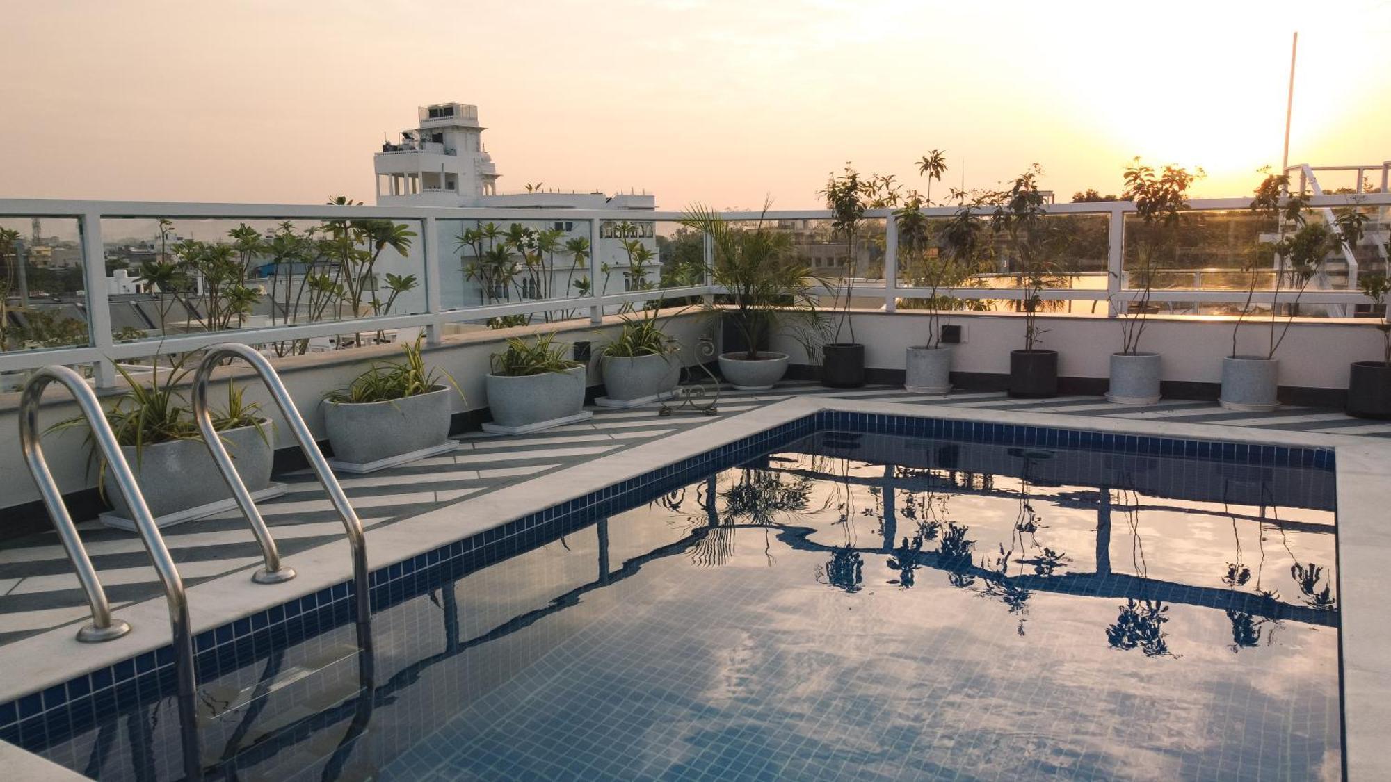 Hotel Naren Villa อุเดเปอร์ ภายนอก รูปภาพ